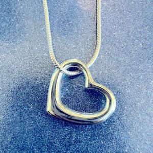 🌸 STERLING SILVER HEART & CHAIN